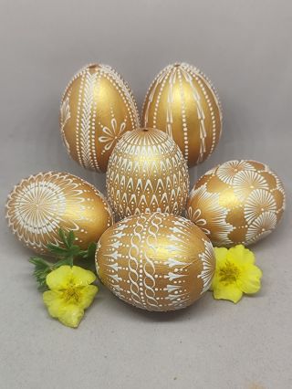 Práce na zakázku... ano, i teď v červenci 🎋🐤🥚 www.voskuju.cz